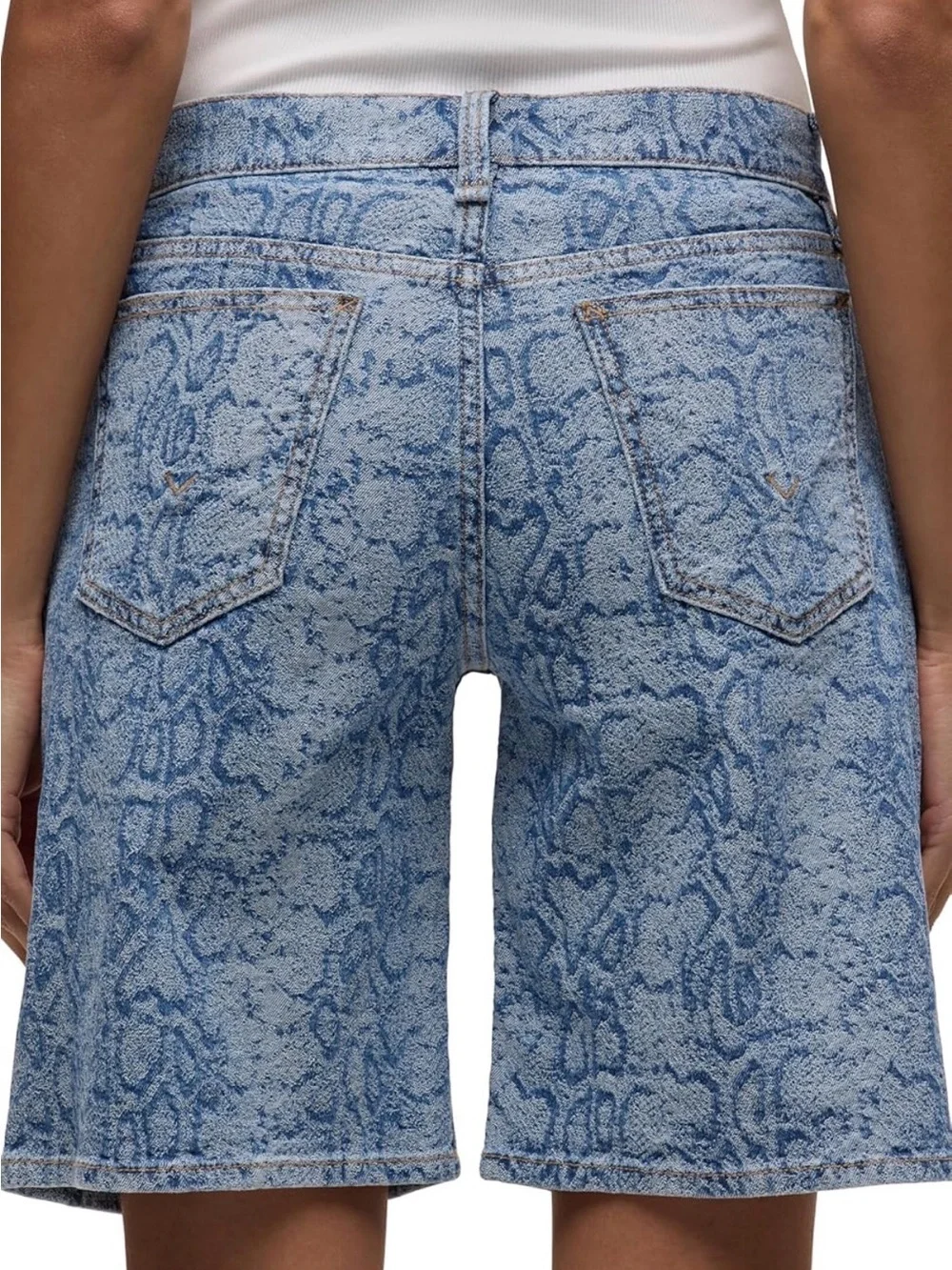 Hudson London Low Rise Long Short Snake Print “Venom” Denim Shorts Size 26 NWT